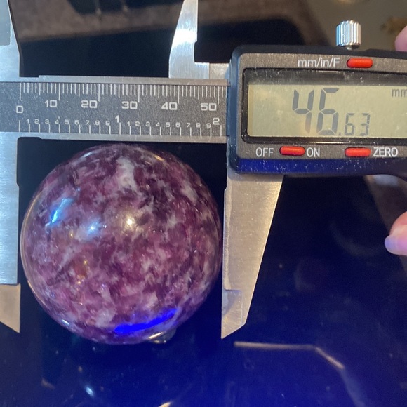 Beautiful Lepidolite sphere - Picture 4 of 5